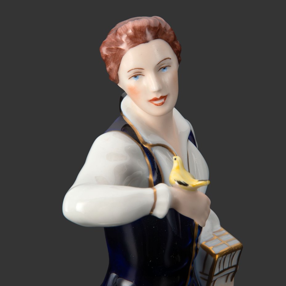 Статуэтка "Юноша с птичкой", Royal Dux