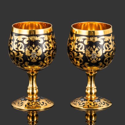 Набор рюмочек "Россия" на две персоны, латунь, золочение, никелирование, чернение, травление; в подарочном коробе из дерева с бархатным ложементом, Российская Федерация, 2026 г.