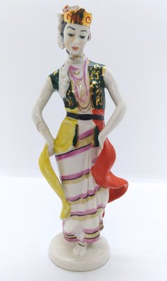 Статуэтка «Индонезийский танец с лентами», скульптор А.А. Киселёв, фарфор, роспись, Ленинградский завод фарфоровых изделий (ЛЗФИ), СССР, 1956-1967 гг.