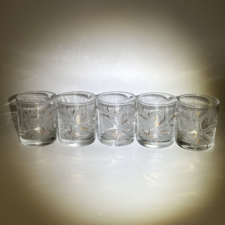 Набор из 5-ти стаканов, украшенных растительным декором