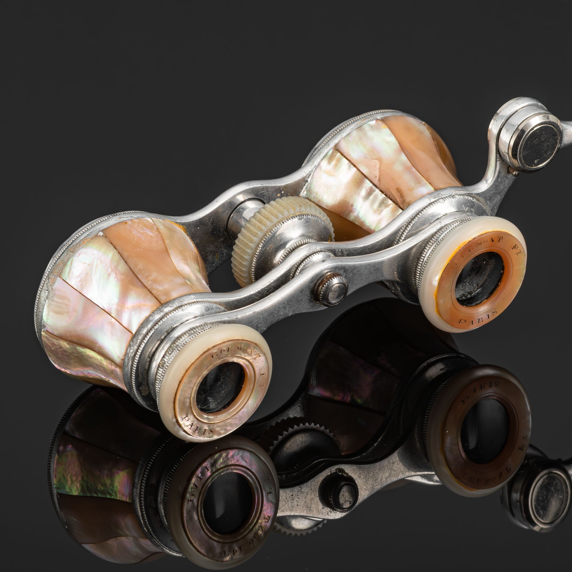 Старинный театральный бинокль-лорнет с ручкой, компания "Colmont Paris", металл, золочение, перламутр, стекло, Франция, 1880-1900 гг.