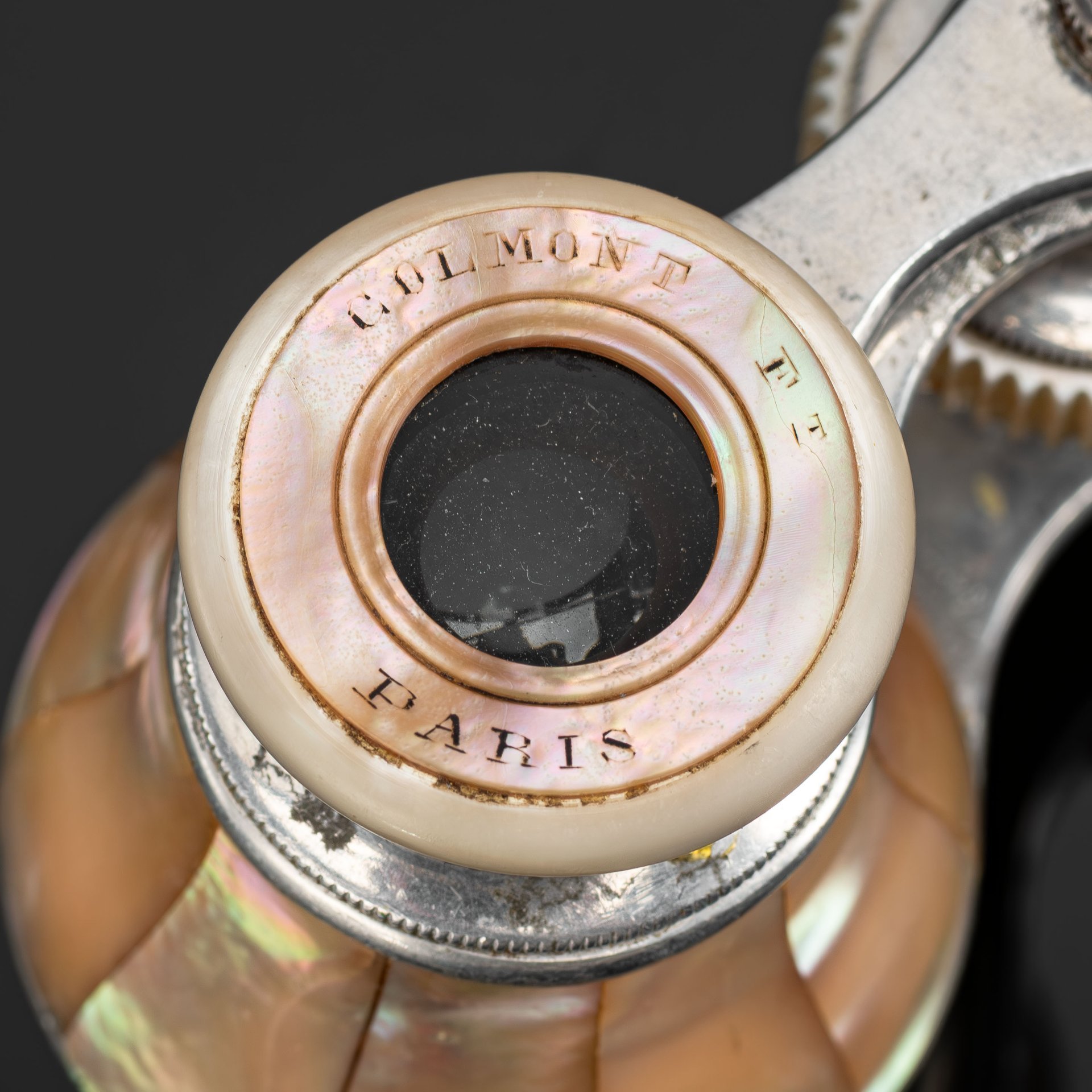 Старинный театральный бинокль-лорнет с ручкой, компания "Colmont Paris", металл, золочение, перламутр, стекло, Франция, 1880-1900 гг.