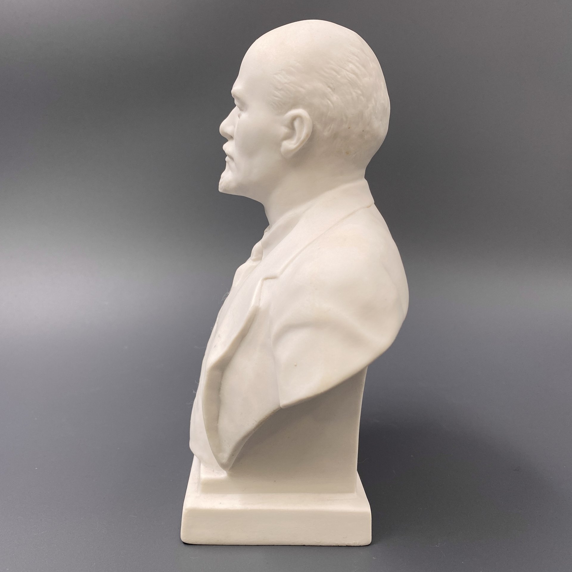 Бюст "Владимир Ильич Ленин",  скульпторы Боголюбов В.Я., Ингал В.И., Ленинградский фарфоровый завод (ЛФЗ)