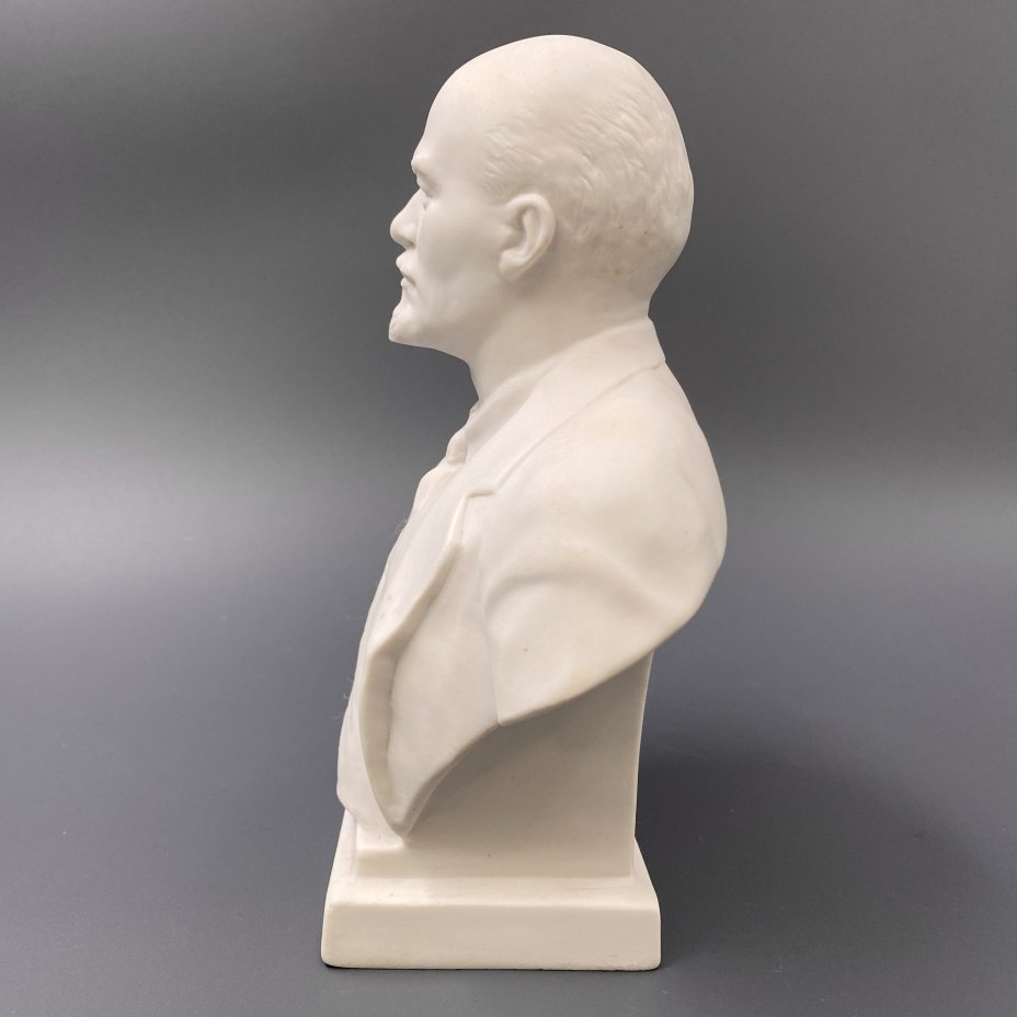 Бюст "Владимир Ильич Ленин",  скульпторы Боголюбов В.Я., Ингал В.И., Ленинградский фарфоровый завод (ЛФЗ)