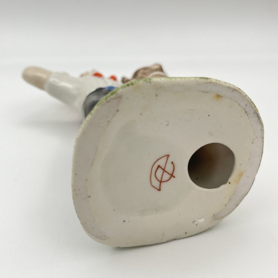 Статуэтка "Пионер с олимпийским мишкой", фарфор, роспись, Украина, 1980-2000 гг.