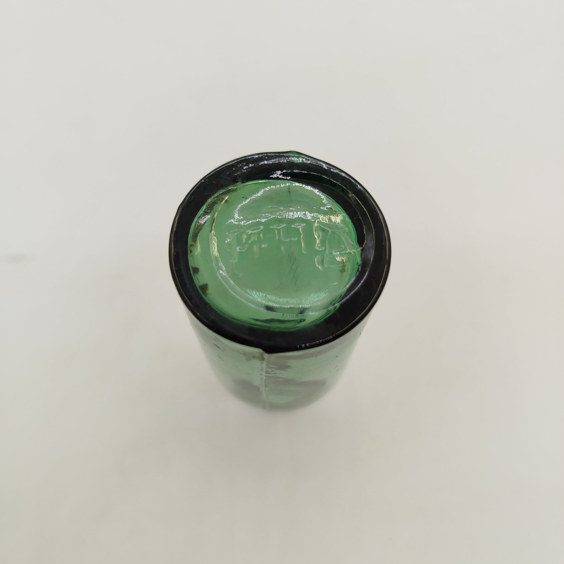 Набор из четырех аптечных пузырьков зеленого оттенка