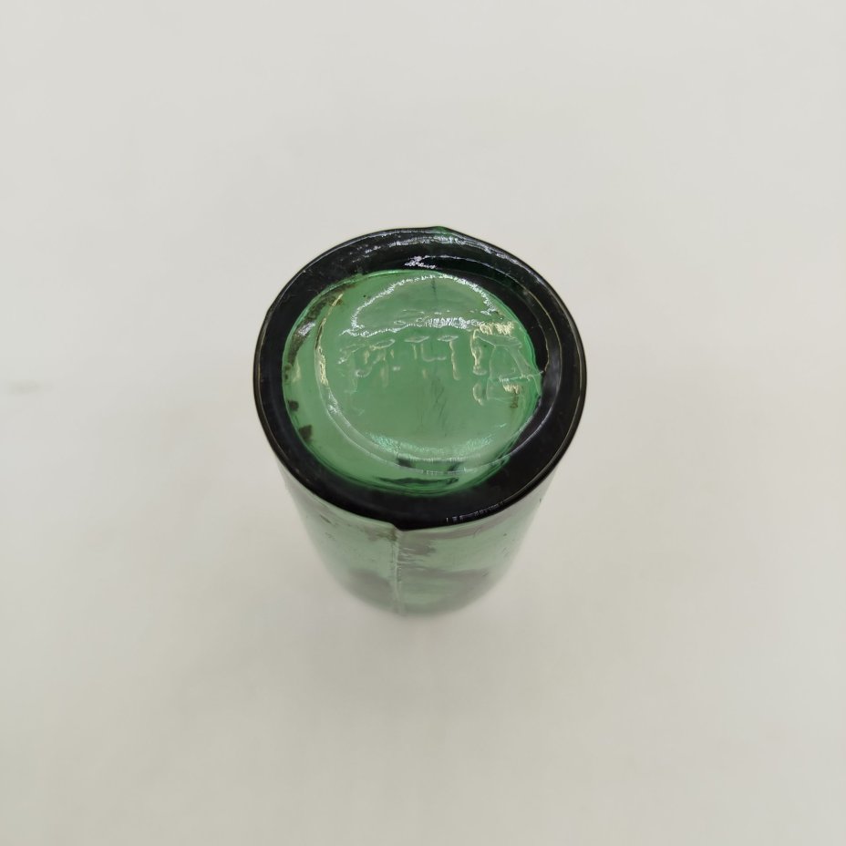 Набор из четырех аптечных пузырьков зеленого оттенка