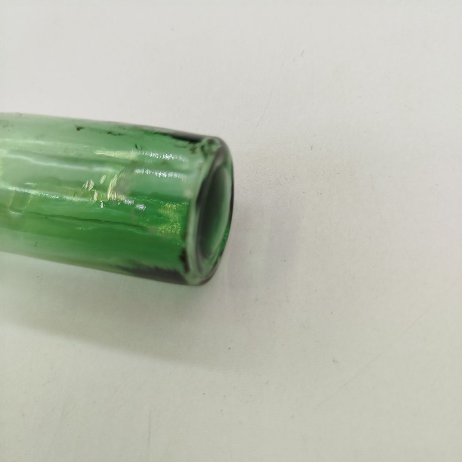 Набор из четырех аптечных пузырьков зеленого оттенка