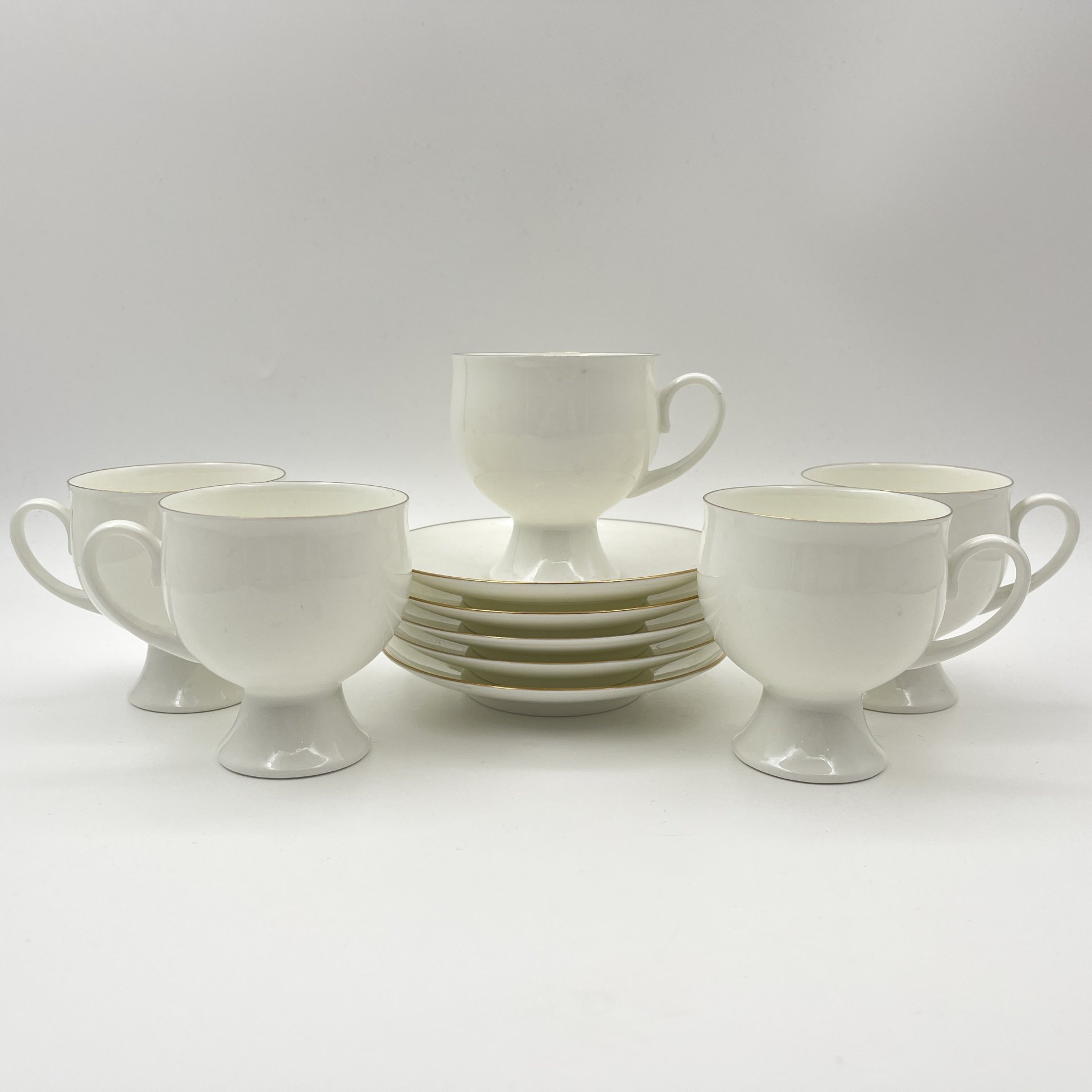 Набор из пяти кофейных пар "Золотая лента", автор формы Н.П. Славина, фарфор, отводка золотом, Ленинградский фарфоровый завод (ЛФЗ), Российская Федерация, 1989-2001 гг.