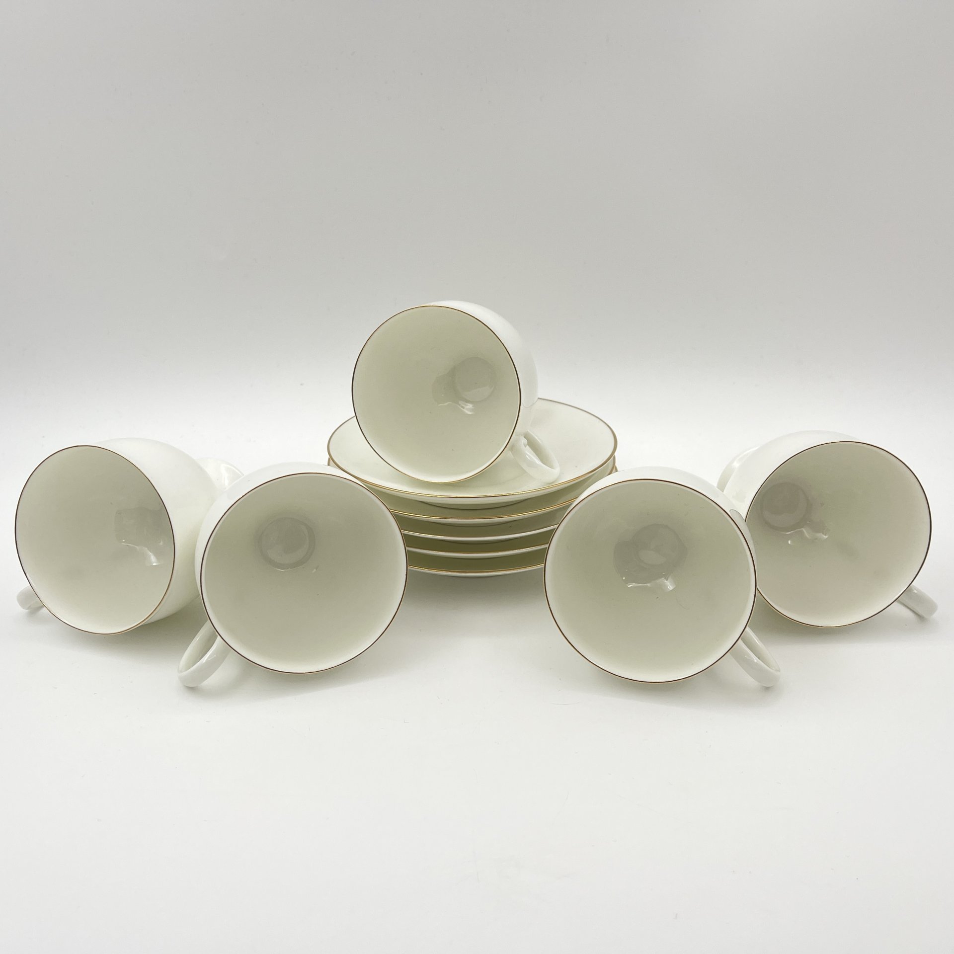 Набор из пяти кофейных пар "Золотая лента", автор формы Н.П. Славина, фарфор, отводка золотом, Ленинградский фарфоровый завод (ЛФЗ), Российская Федерация, 1989-2001 гг.
