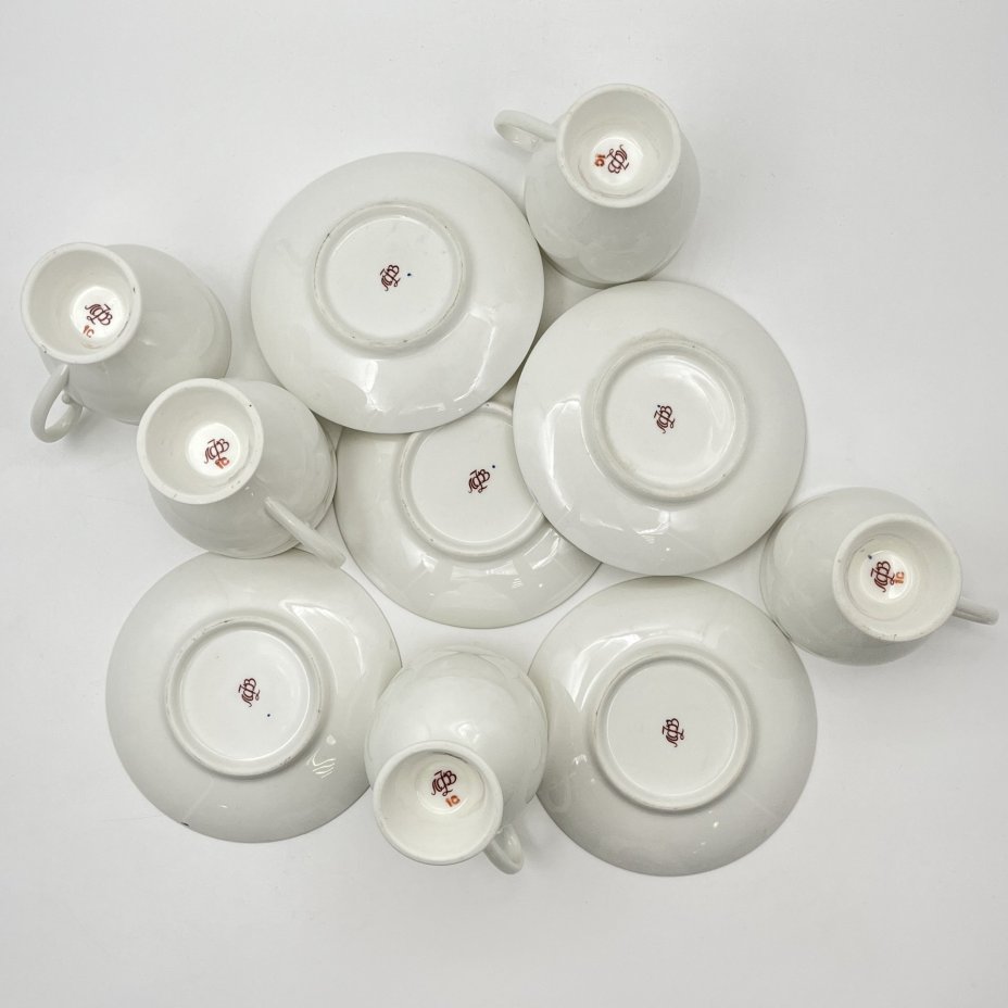 Набор из пяти кофейных пар "Золотая лента", автор формы Н.П. Славина, фарфор, отводка золотом, Ленинградский фарфоровый завод (ЛФЗ), Российская Федерация, 1989-2001 гг.