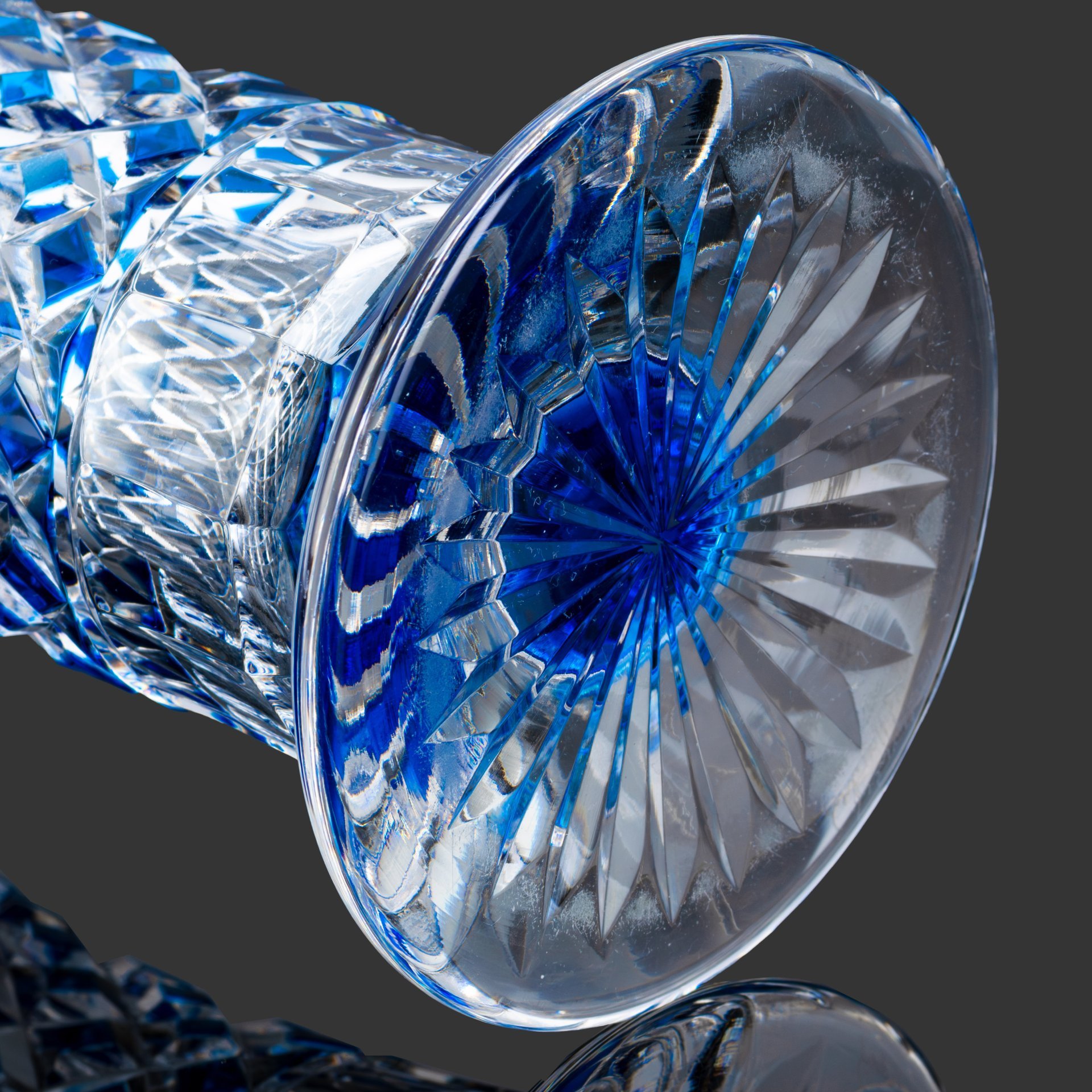 Ваза синего оттенка с геометрическим декором, хрусталь, Val Saint Lambert, Бельгия, 1950-1970 гг.