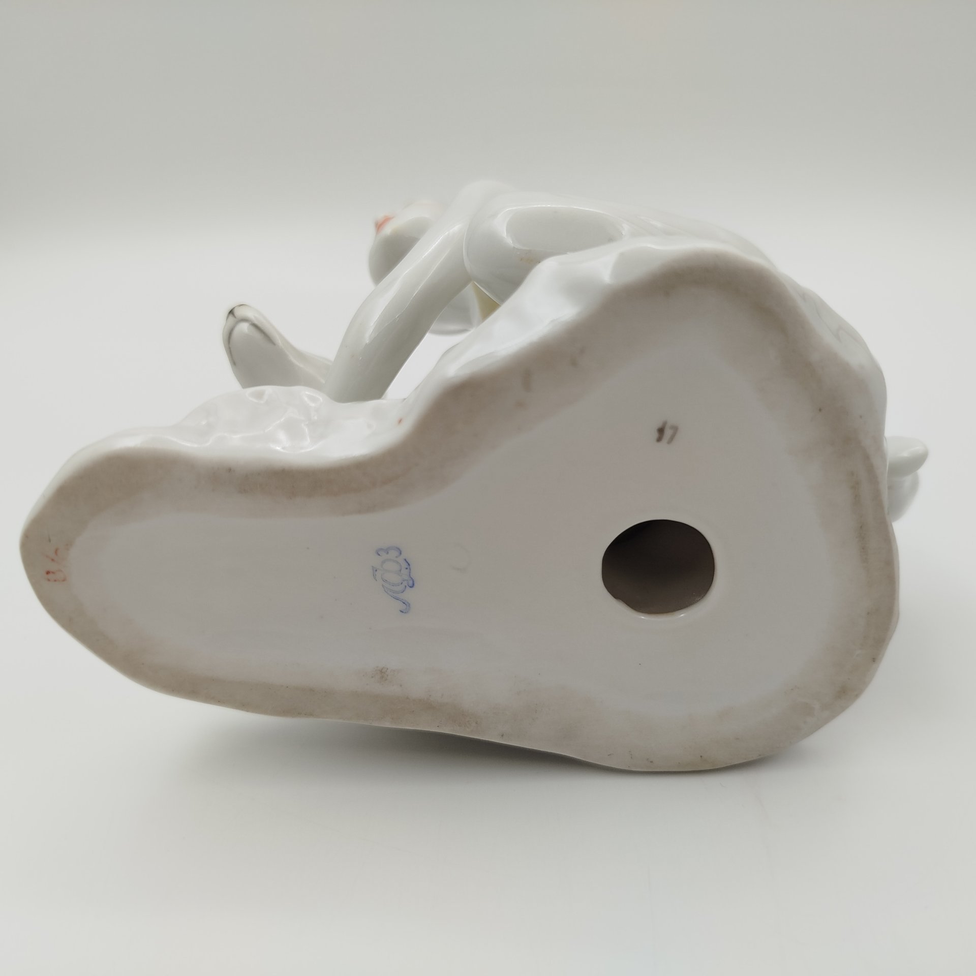 Статуэтка "Юный пограничник с собакой", скульптор Г.С. Столбова, фарфор, роспись, Ленинградский фарфоровый завод (ЛФЗ), СССР, 1970-1986 гг.