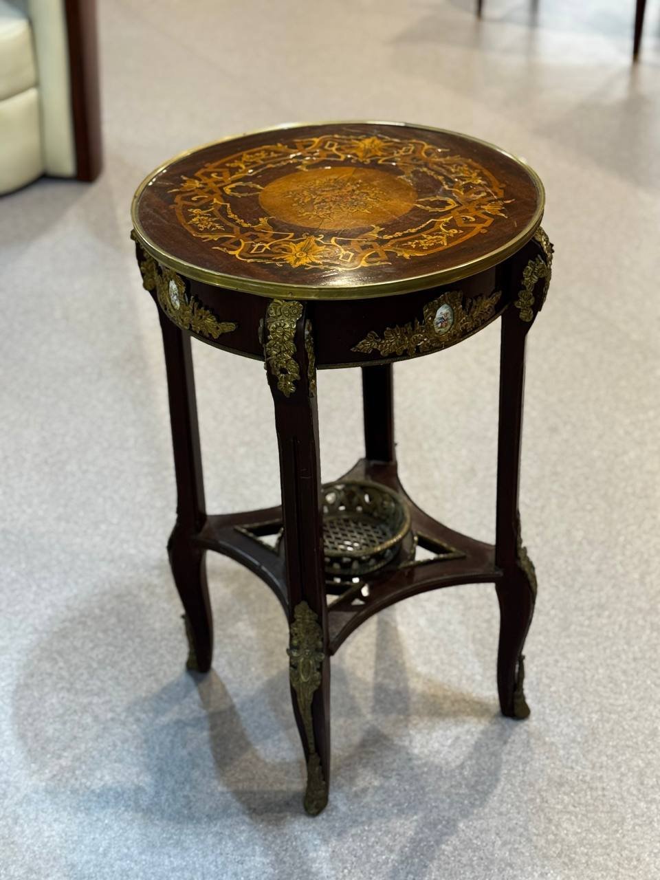 Столик (консоль)