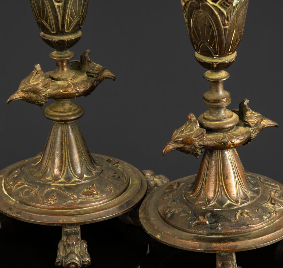 Подсвечники парные с зооморфным основанием