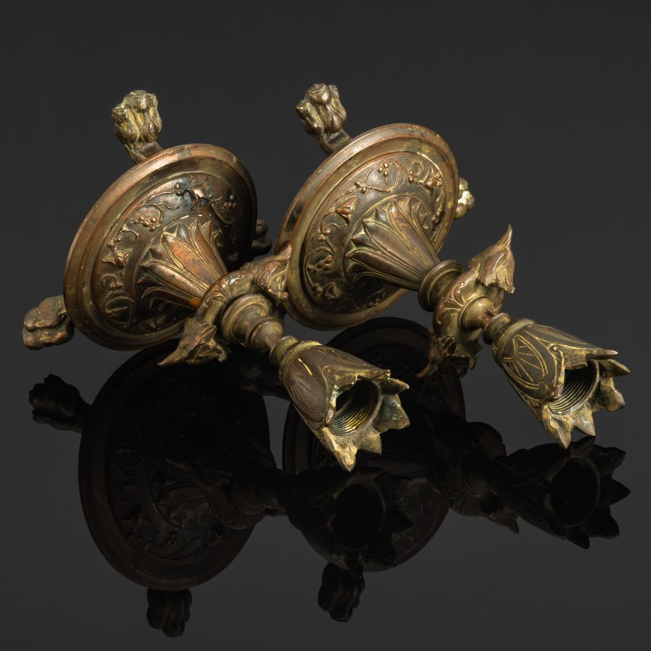 Подсвечники парные с зооморфным основанием