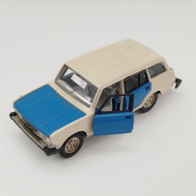 Модель автомобиля "ВАЗ-2105" масштаб 1:43