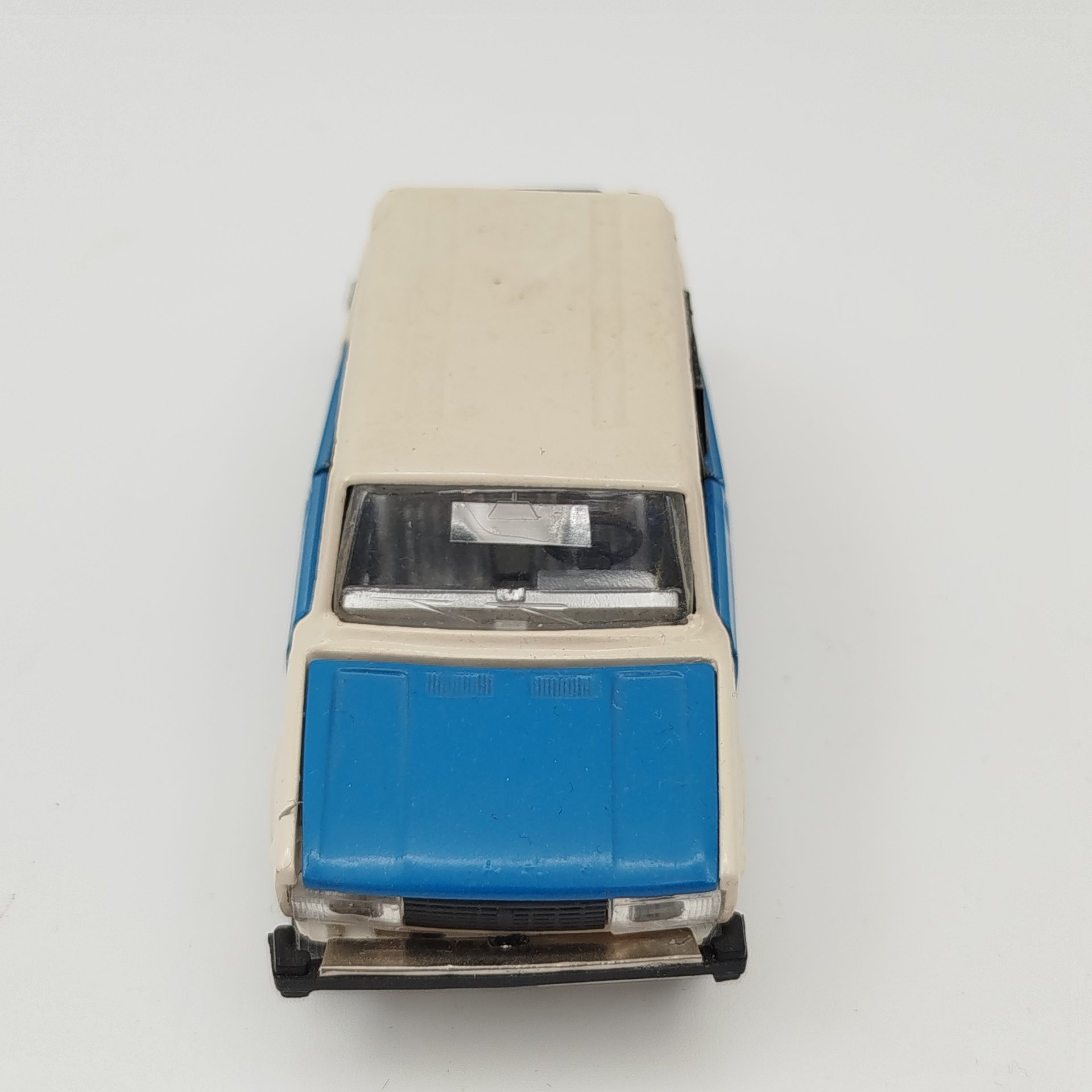 Модель автомобиля "ВАЗ-2105" масштаб 1:43