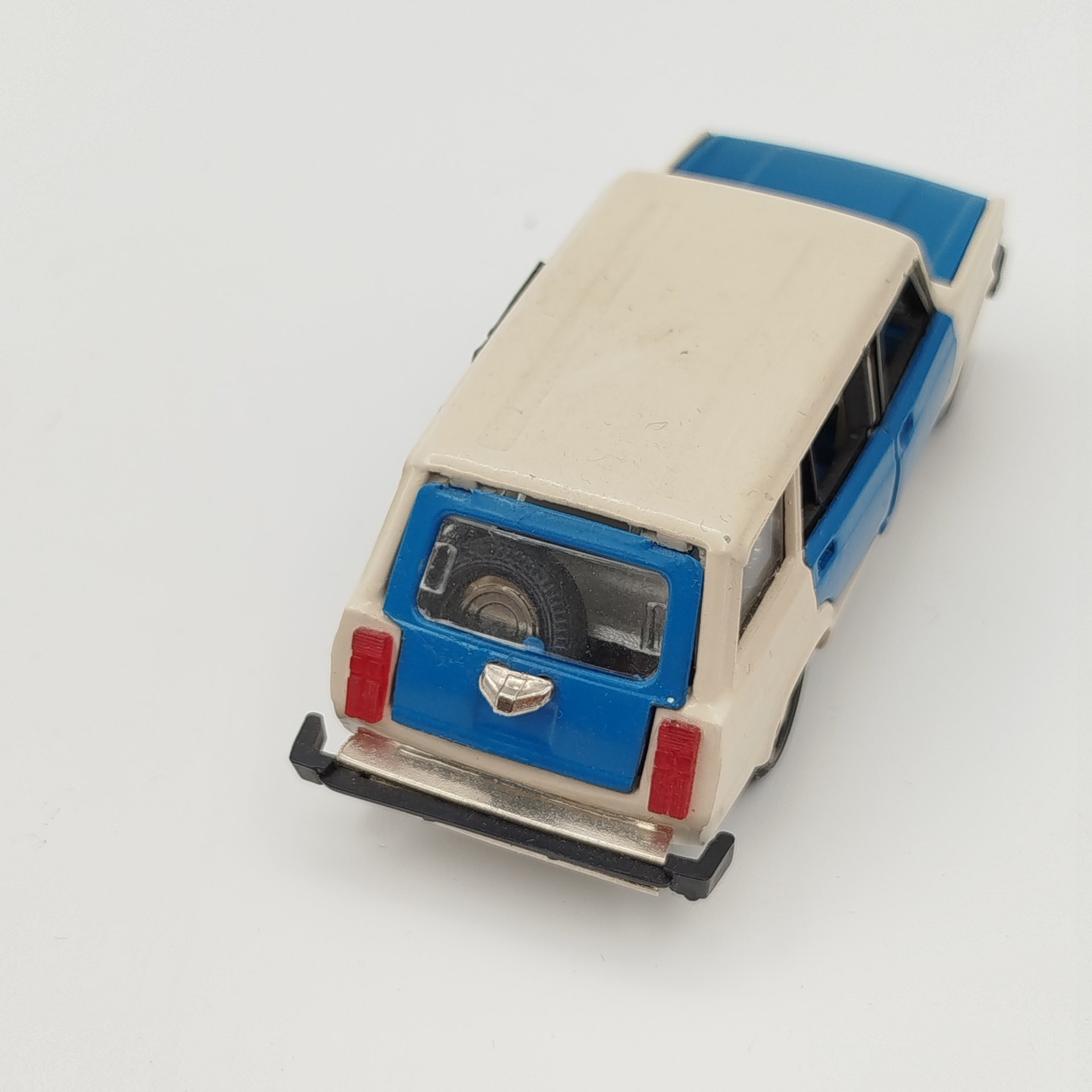 Модель автомобиля "ВАЗ-2105" масштаб 1:43