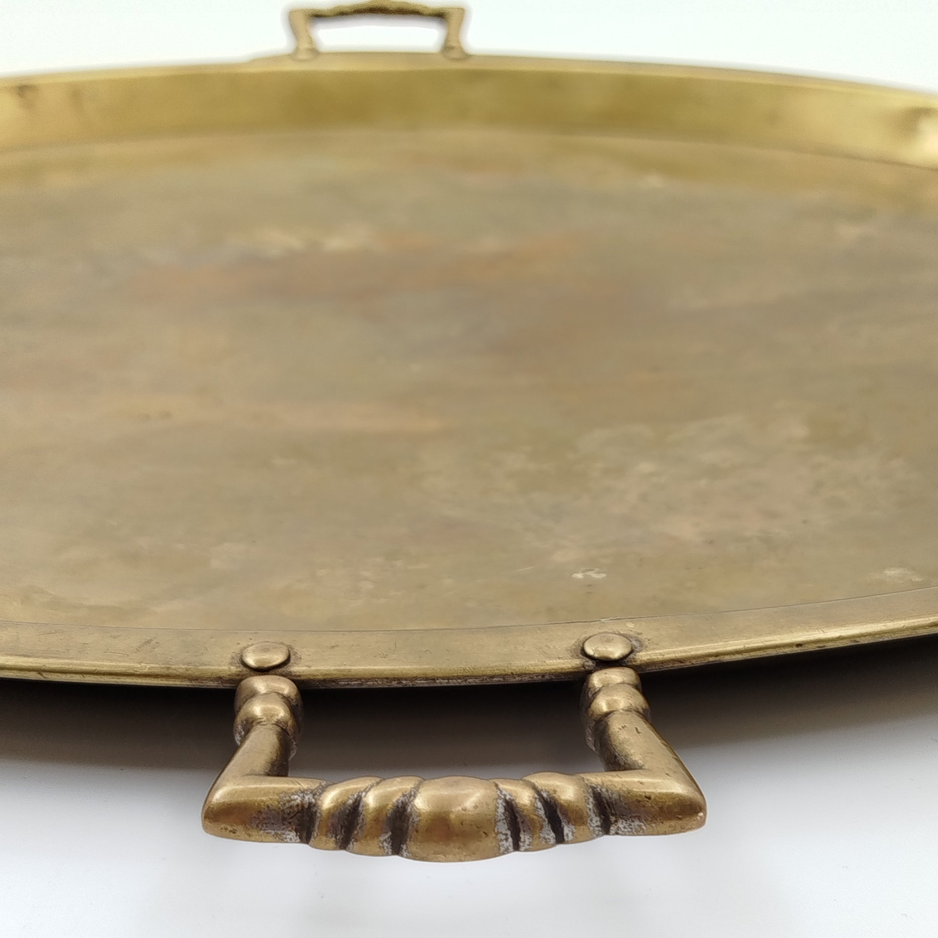 Поднос сервировочный овальной формы с двумя фигурными ручками