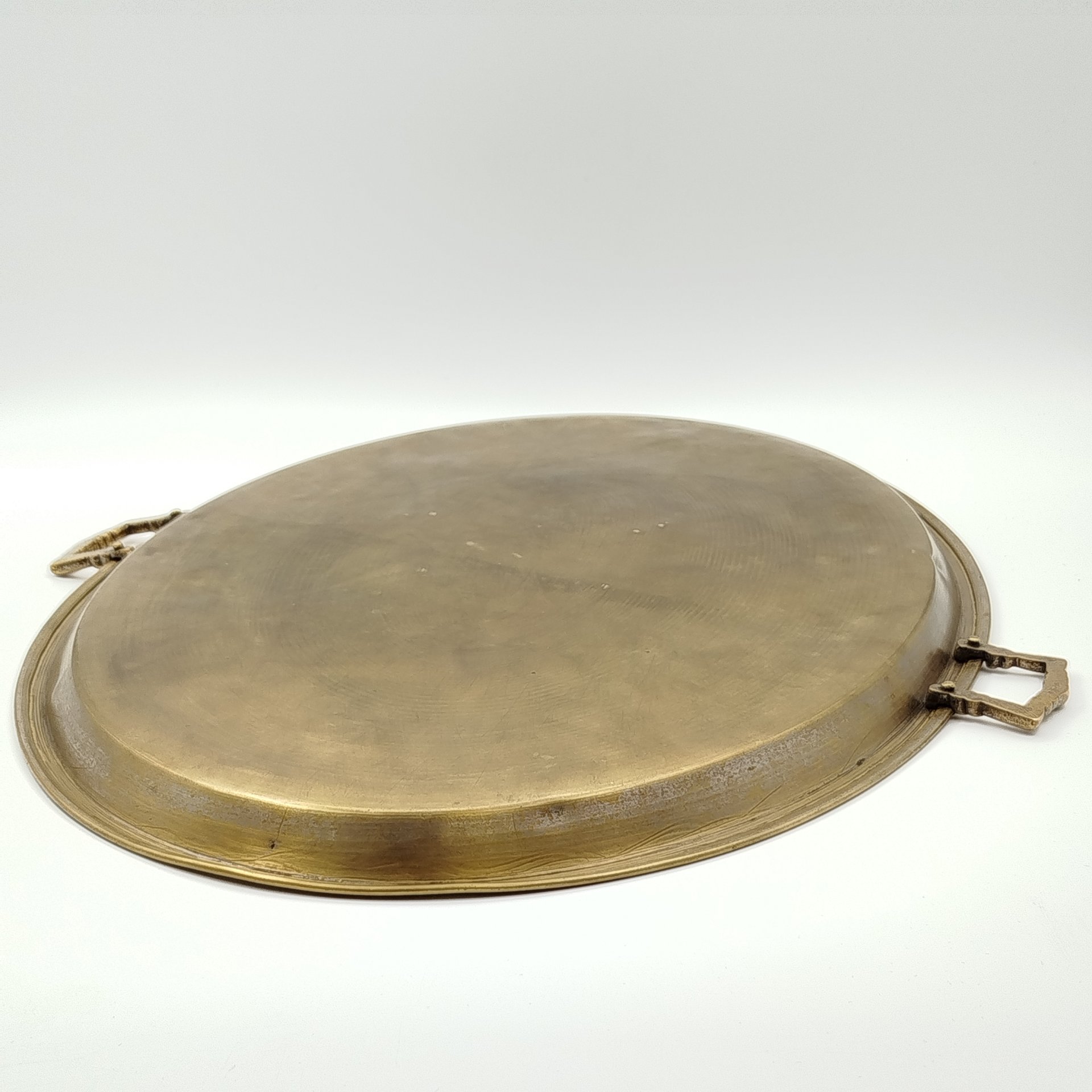 Поднос сервировочный овальной формы с двумя фигурными ручками