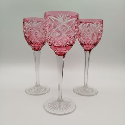 Набор бокалов на высокой ножке малинового оттенка на 3 персоны, хрусталь, алмазная грань, Чехословакия, 1970-1990 гг.