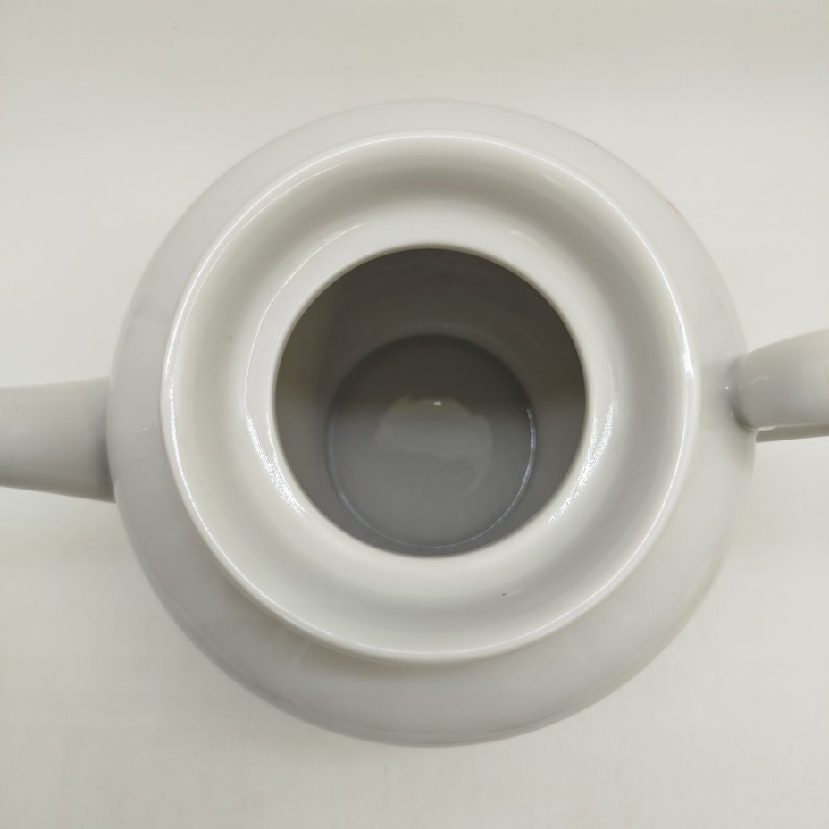 Чайник из набора "65 лет Победы. От губернатора Санкт-Петербурга", фарфор, деколь, Императорский фарфоровый завод (ИФЗ), Россия, 2010 г.