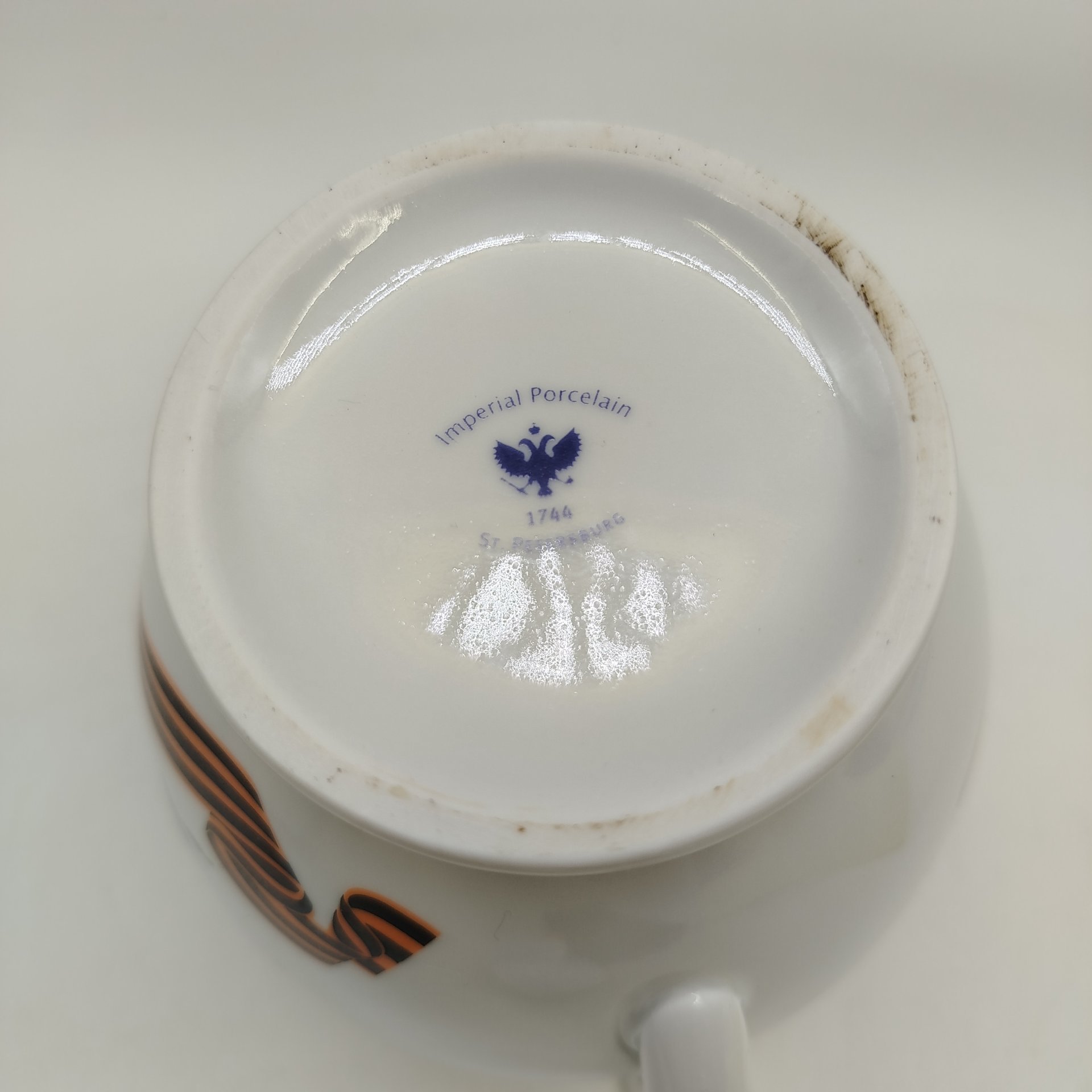 Чайник из набора "65 лет Победы. От губернатора Санкт-Петербурга", фарфор, деколь, Императорский фарфоровый завод (ИФЗ), Россия, 2010 г.