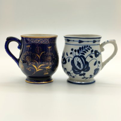 Пара чашек с цветочным декором (в подборе), фарфор, крытье кобальтом, роспись, золочение, Турыгинский фарфоровый завод артели «Художественная керамика» (Гжель), СССР, 1950-1960 гг.