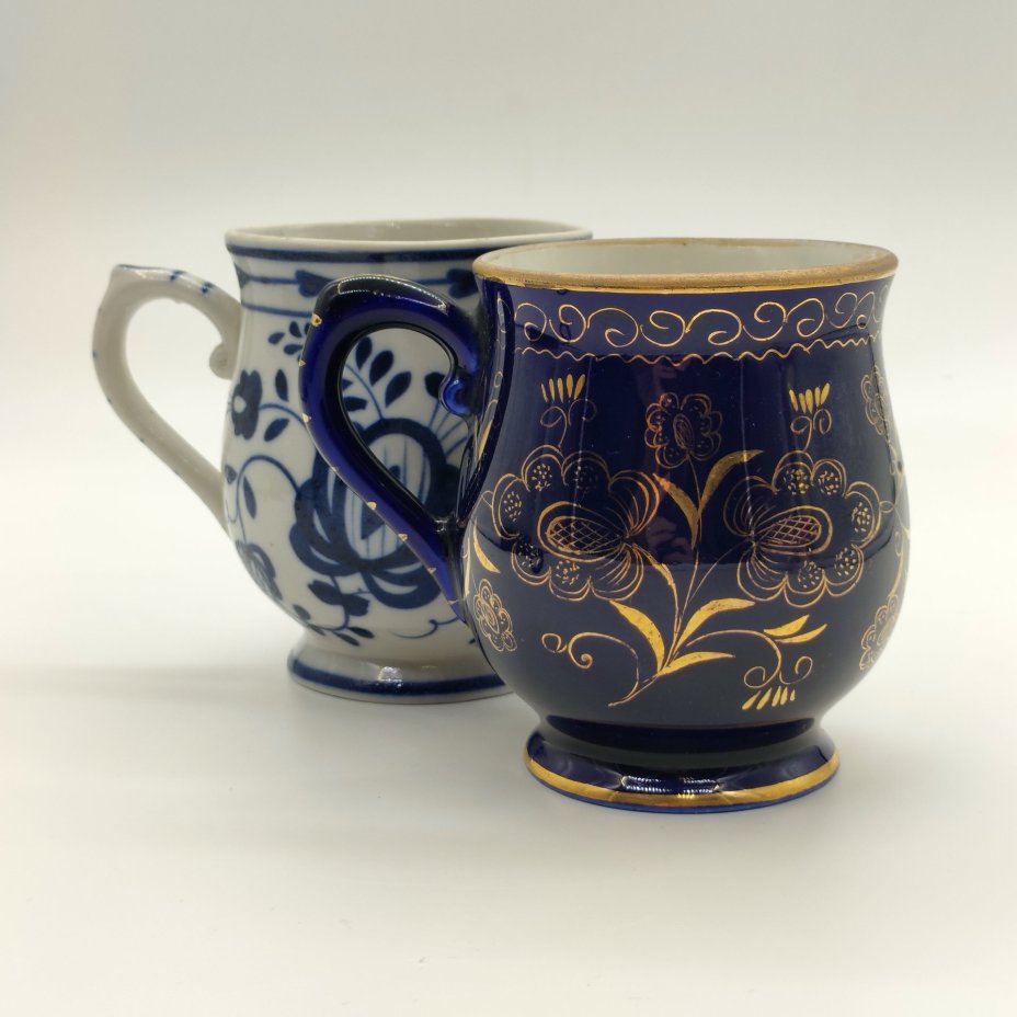 Пара чашек с цветочным декором (в подборе), фарфор, крытье кобальтом, роспись, золочение, Турыгинский фарфоровый завод артели «Художественная керамика» (Гжель), СССР, 1950-1960 гг.