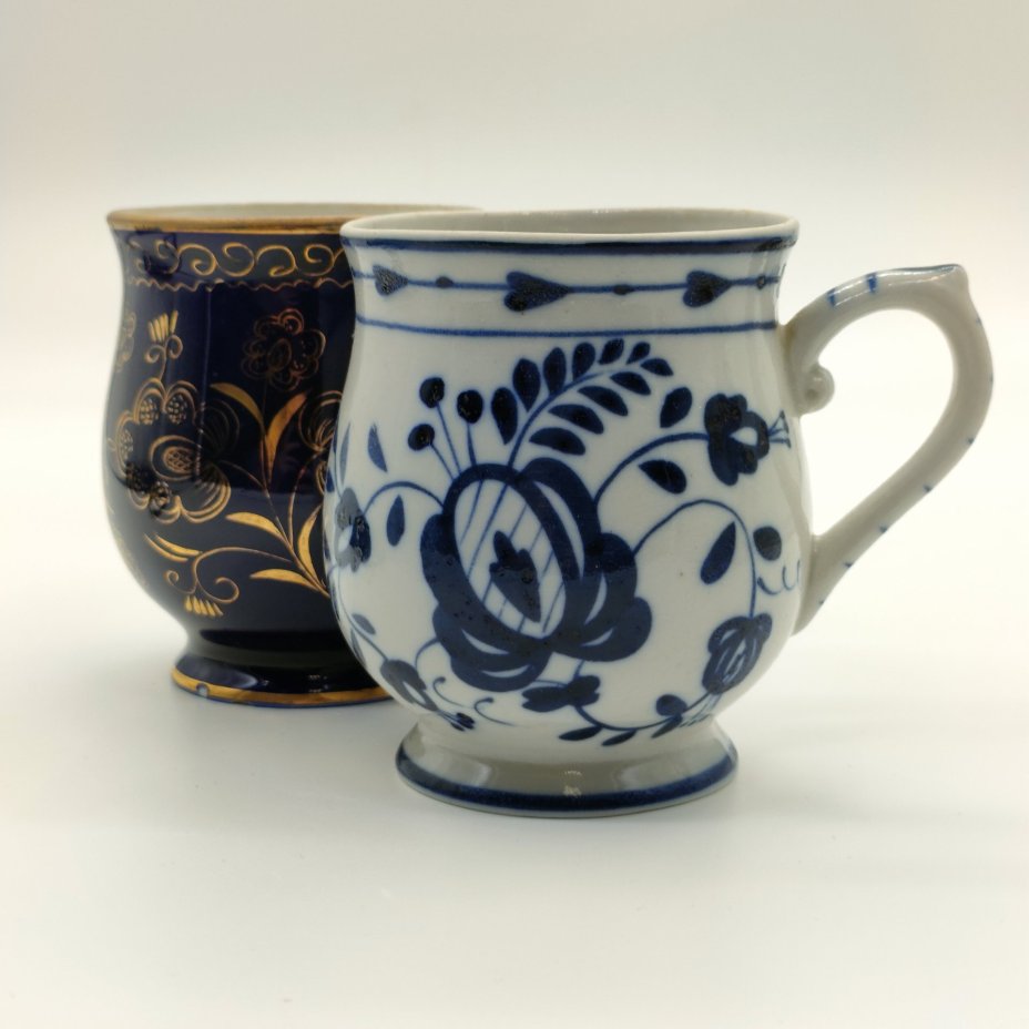 Пара чашек с цветочным декором (в подборе), фарфор, крытье кобальтом, роспись, золочение, Турыгинский фарфоровый завод артели «Художественная керамика» (Гжель), СССР, 1950-1960 гг.