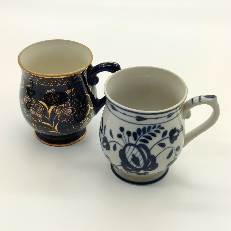 Пара чашек с цветочным декором (в подборе), фарфор, крытье кобальтом, роспись, золочение, Турыгинский фарфоровый завод артели «Художественная керамика» (Гжель), СССР, 1950-1960 гг.