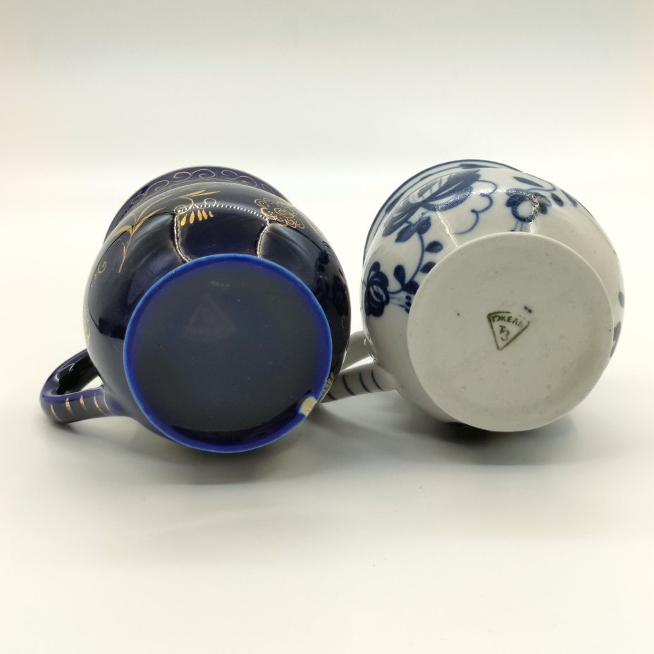 Пара чашек с цветочным декором (в подборе), фарфор, крытье кобальтом, роспись, золочение, Турыгинский фарфоровый завод артели «Художественная керамика» (Гжель), СССР, 1950-1960 гг.