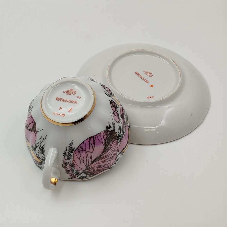 Чайная пара "Мой сад" в розовом оттенке, (из серии "Времена года"), форма "Тюльпан", автор формы С.Е. Яковлева, автор росписи Н.П. Славина