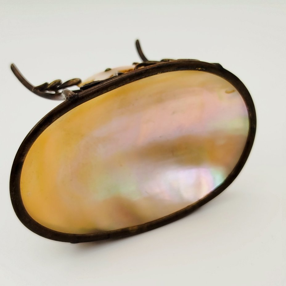 Подставка для мелочей (визитница, пепельница) для дамского столика, изящной формы, с декором в виде виноградной лозы и листьев