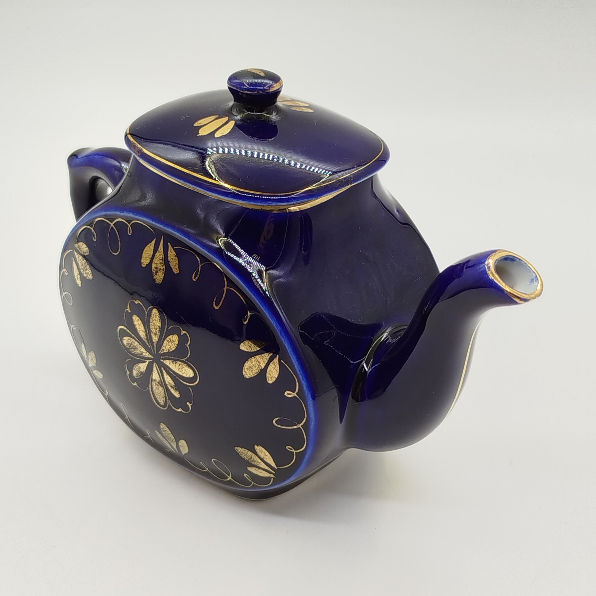 Чайник заварочный с цветочным декором