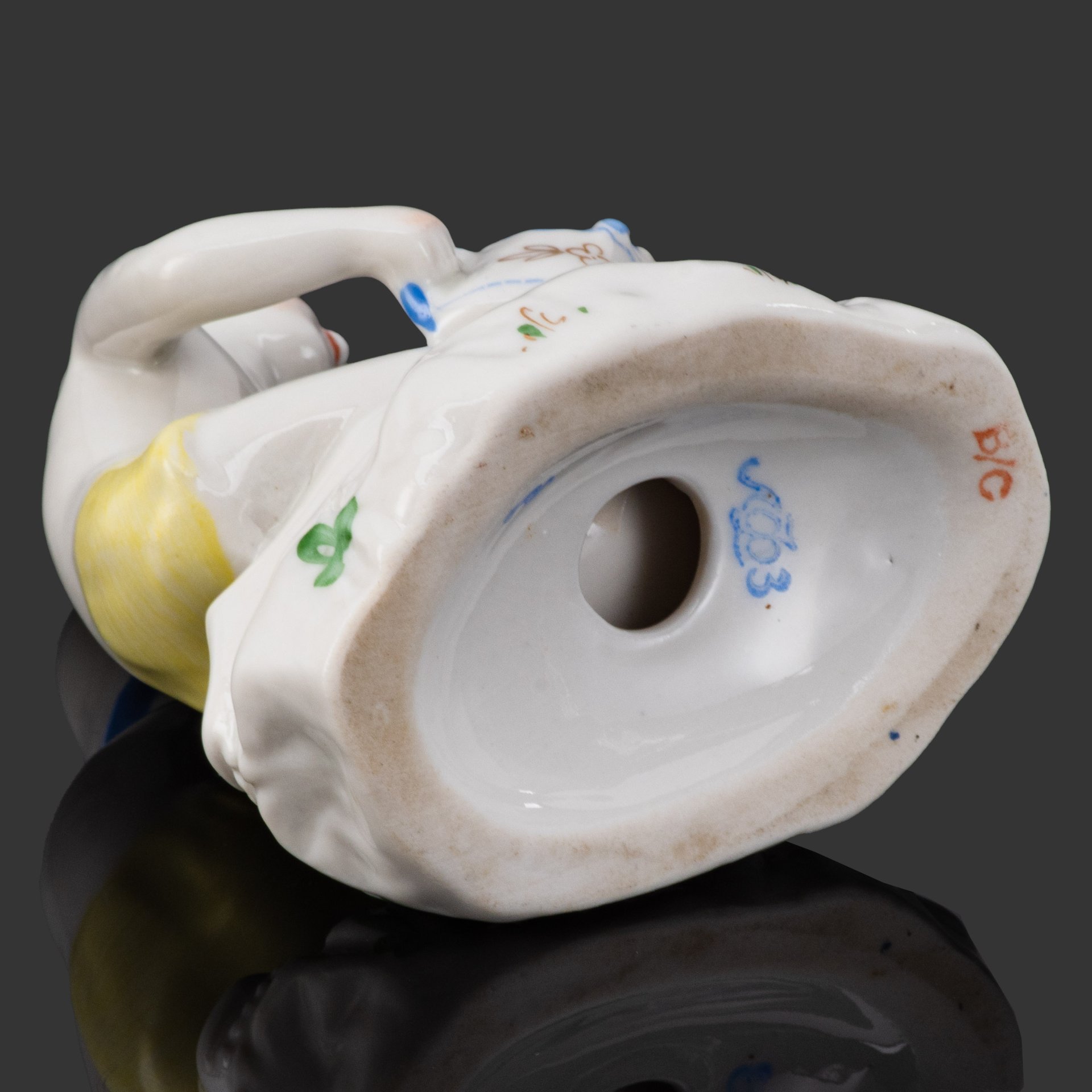 Статуэтка "Юный садовод" (Мальчик с лейкой), скульптор Г.С.Столбова, автор росписи К.Г.Косенкова, фарфор, роспись, Ленинградский фарфоровый завод (ЛФЗ), СССР, 1960-1970 гг.