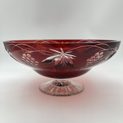 Ваза-фруктовница рубинового оттенка "Виноград", стекло, резьба, Дятьковский хрустальный завод, СССР, 1970-1990 гг.