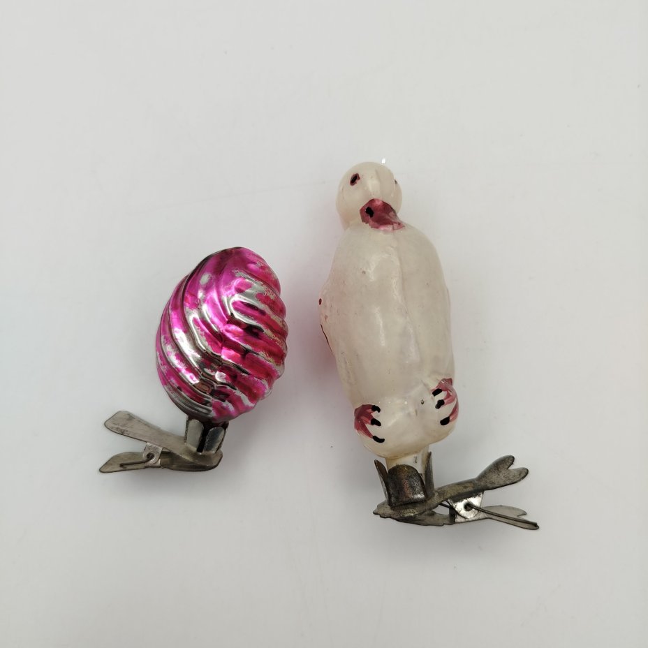 Набор из 2-х ёлочных игрушек на прищепке "Утка" и "Шишка", стекло, краска, металл, СССР, 1960-1980 гг.