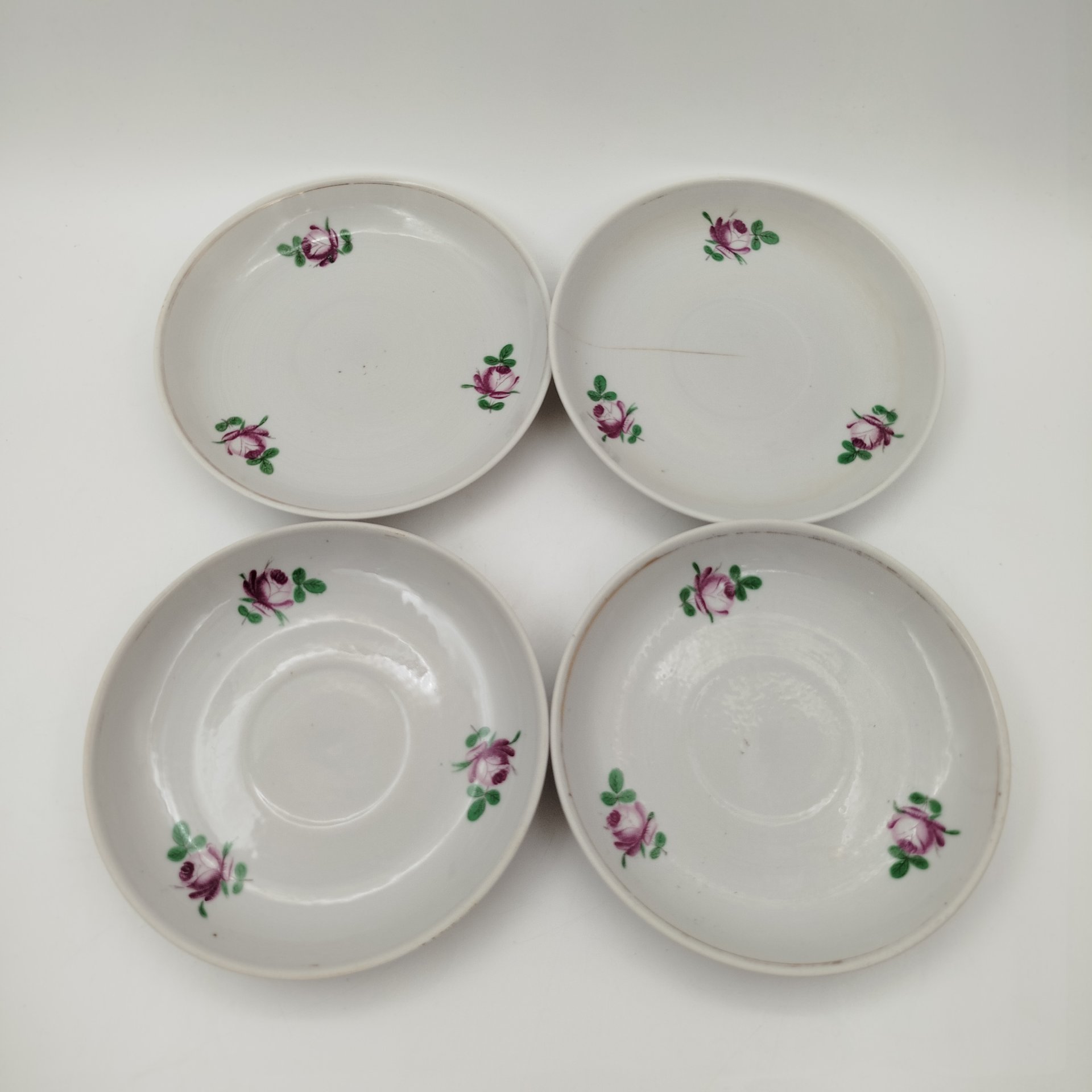 Набор из четырех чайных пар с декором в виде роз, фарфор, деколь, золочение, Завод «Красный фарфорист» (Чудово, Грузинская фарфорово-фаянсовая фабрика), СССР, 1962-1971 гг.