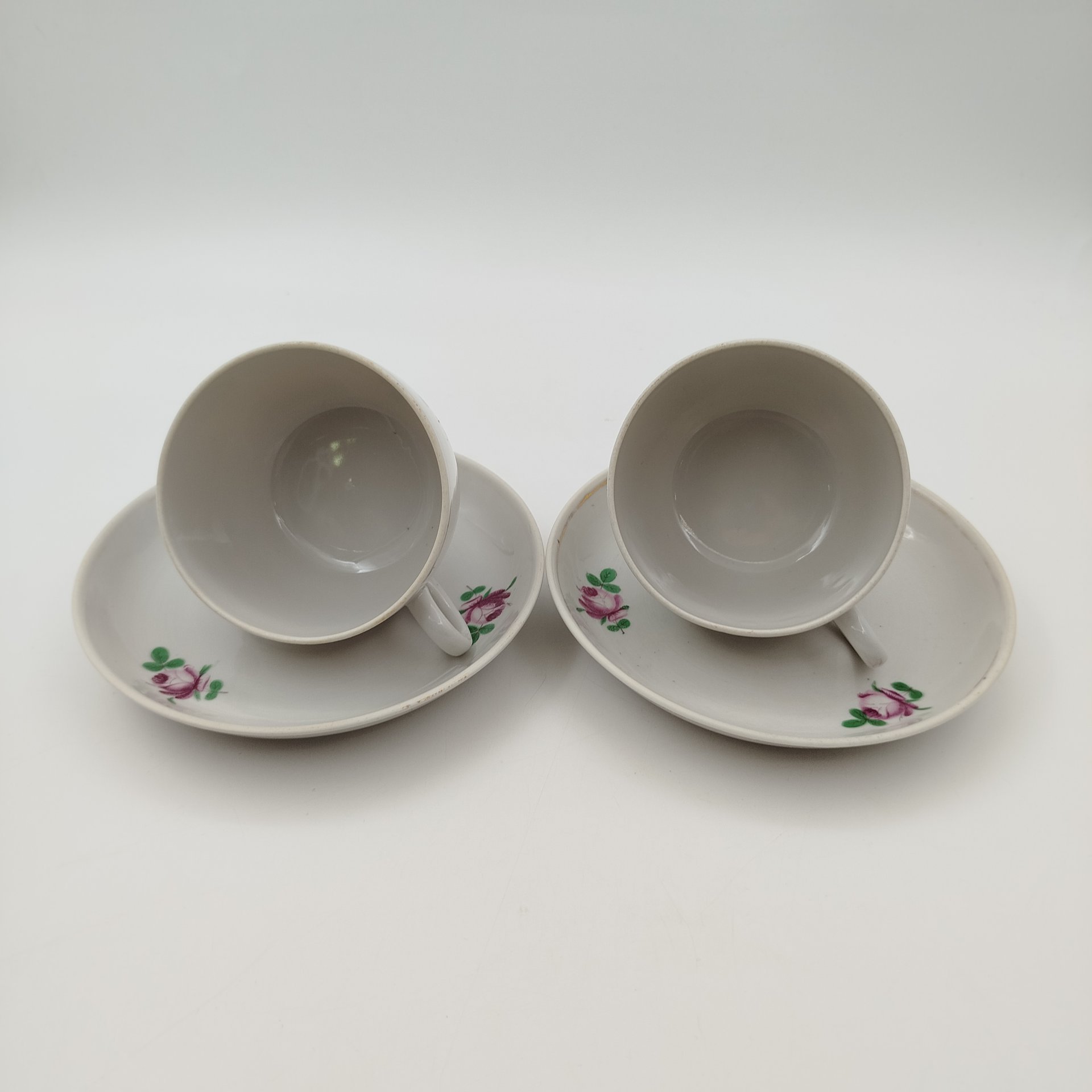 Набор из четырех чайных пар с декором в виде роз, фарфор, деколь, золочение, Завод «Красный фарфорист» (Чудово, Грузинская фарфорово-фаянсовая фабрика), СССР, 1962-1971 гг.