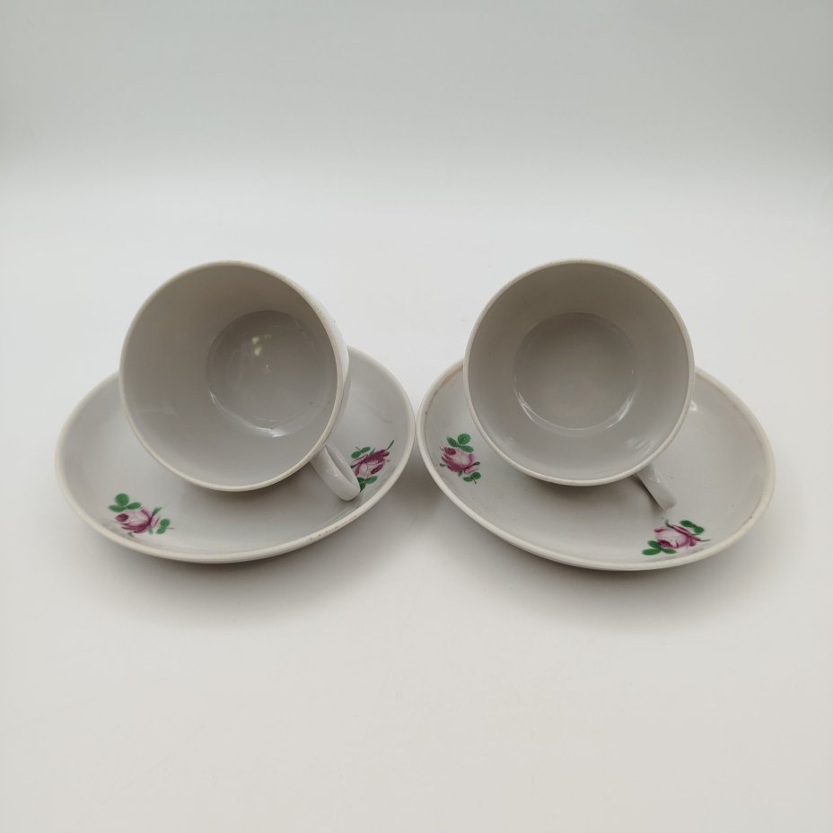 Набор из четырех чайных пар с декором в виде роз, фарфор, деколь, золочение, Завод «Красный фарфорист» (Чудово, Грузинская фарфорово-фаянсовая фабрика), СССР, 1962-1971 гг.