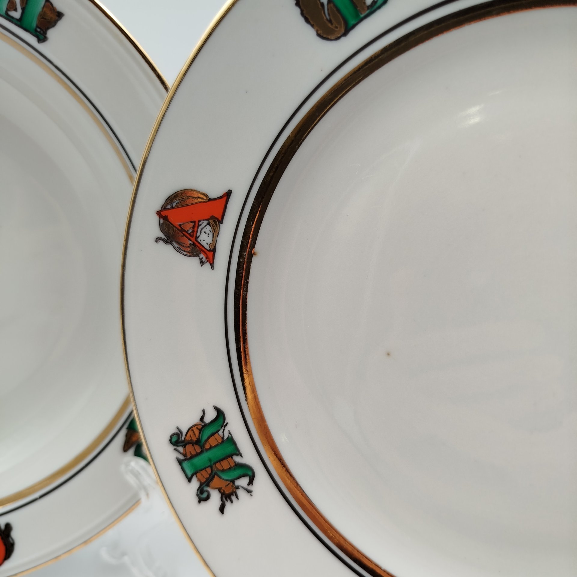 Набор из 2-х детских тарелок "Алфавит", фарфор, роспись, золочение, Ленинградский фарфоровый завод (ЛФЗ), СССР, 1960-1970 гг.