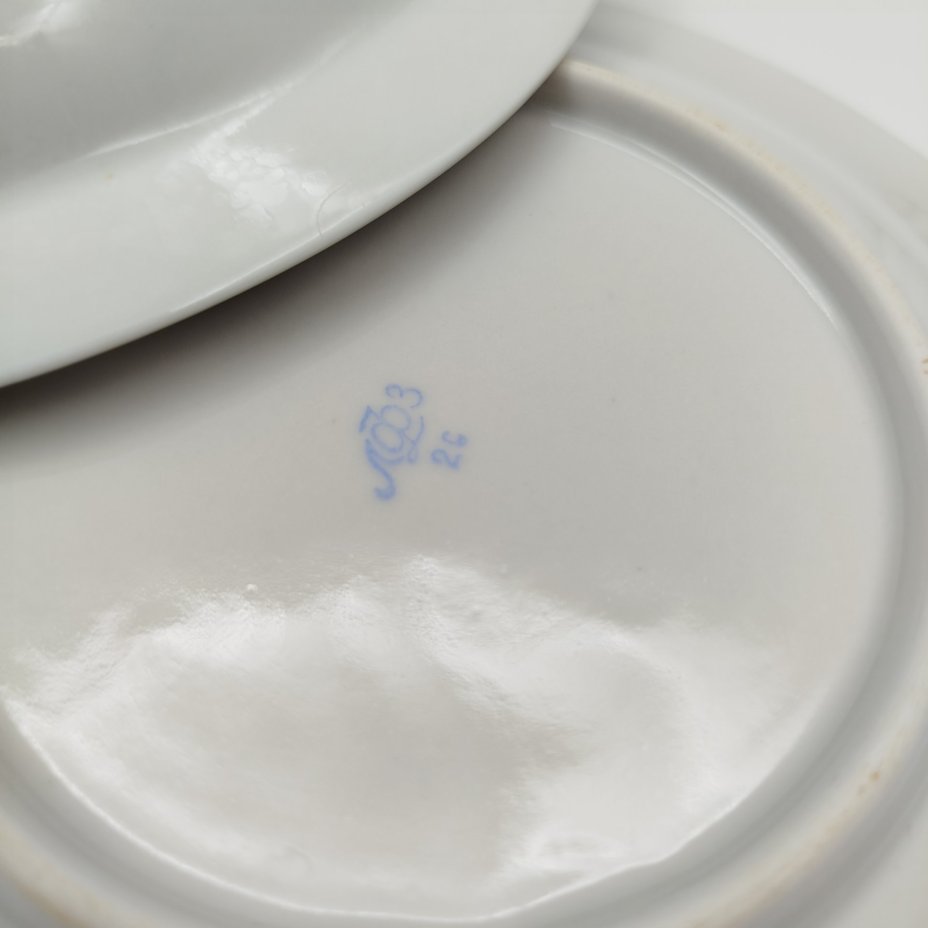 Набор из 2-х детских тарелок "Алфавит", фарфор, роспись, золочение, Ленинградский фарфоровый завод (ЛФЗ), СССР, 1960-1970 гг.