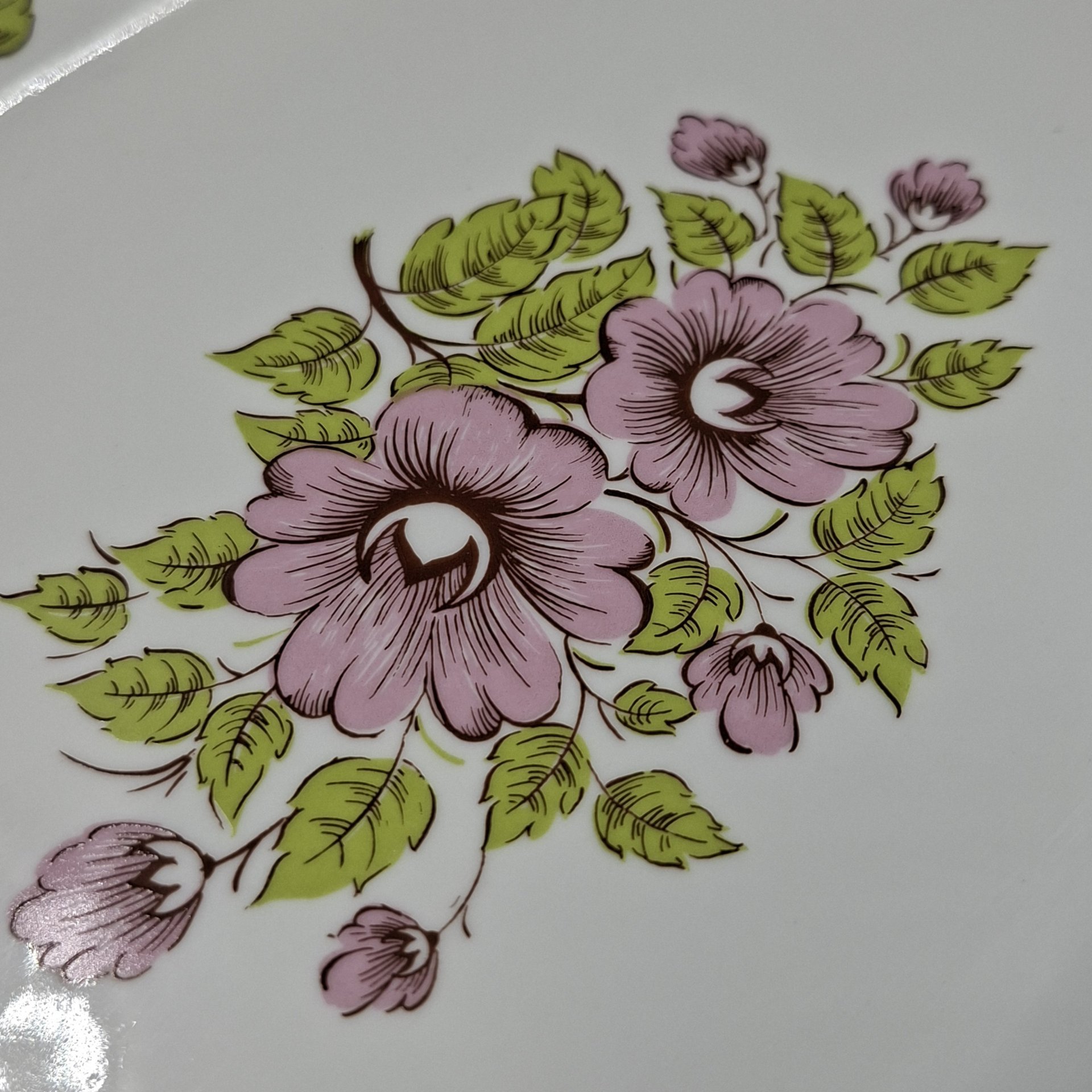 Блюдо овальное с цветочным декором в розово-зеленой гамме, фарфор, печать, Epiag Royal Czechoslovakia, Чехословакия, 1970-1990 гг.