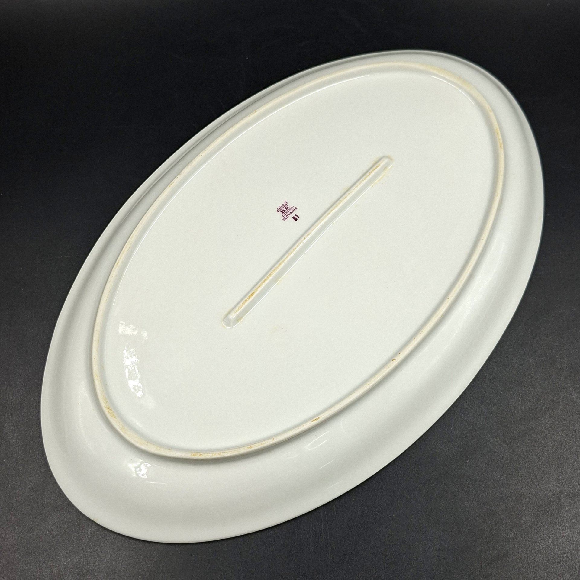 Блюдо овальное с цветочным декором в розово-зеленой гамме, фарфор, печать, Epiag Royal Czechoslovakia, Чехословакия, 1970-1990 гг.