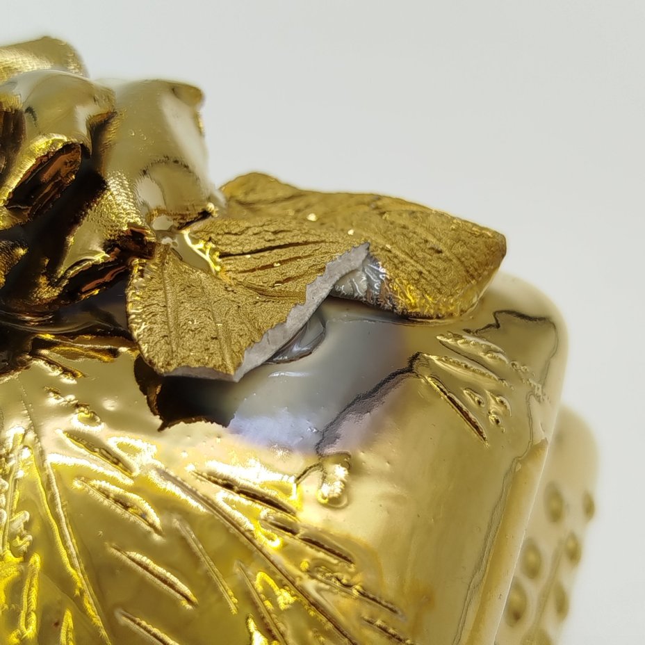 Шкатулка с рельефным цветочным декором