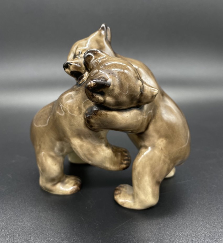 Статуэтка "Борющиеся медвежата", Конаковский фаянсовый завод им. М.И. Калинина (ЗиК Конаково)