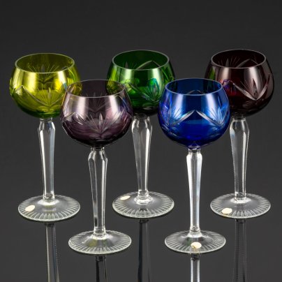 Набор из 5 бокалов разного оттенка, с резным декором, хрусталь, нацвет, резьба, Германия, 1950-1970 гг.