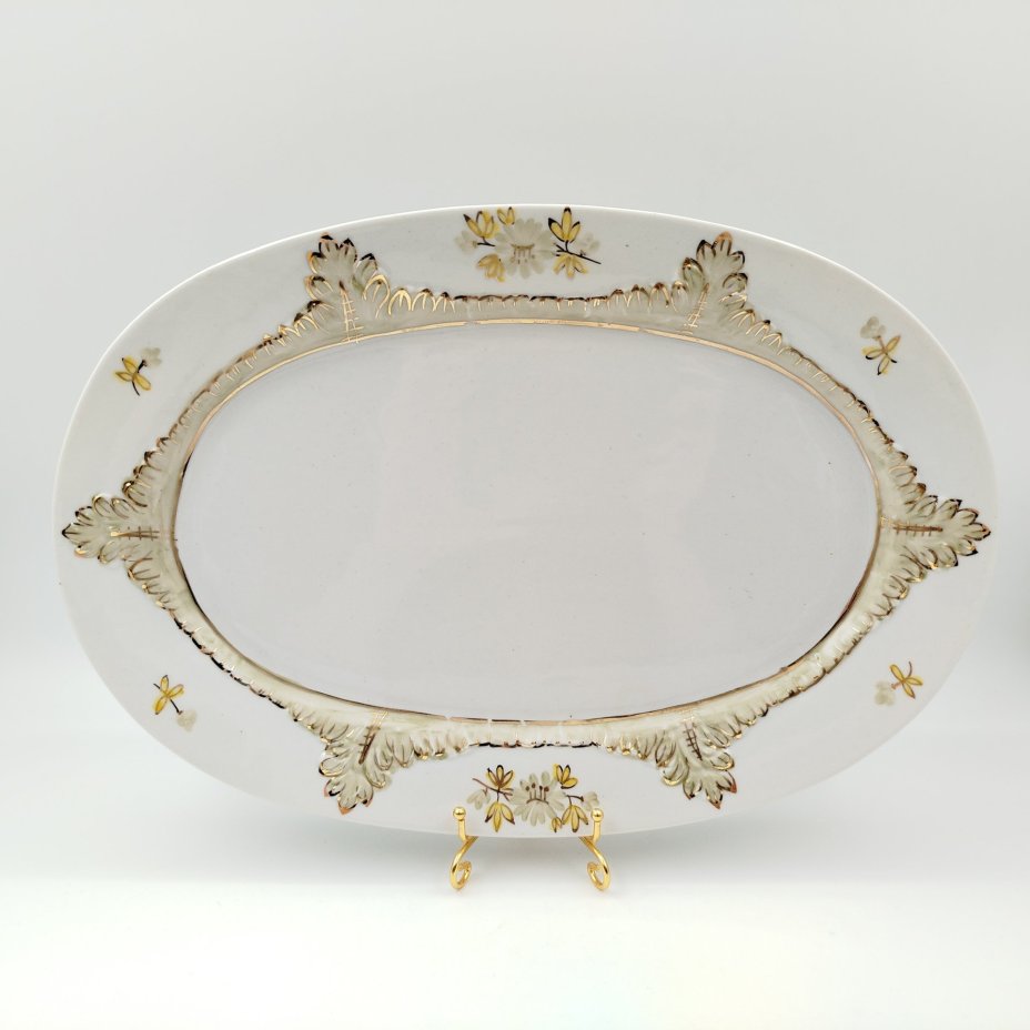 Блюдо овальной формы с растительным декором, фарфор, роспись, золочение, Фабрика «Мануфактуры Гарднеръ в Вербилках», Россия, 1990-2007 гг.